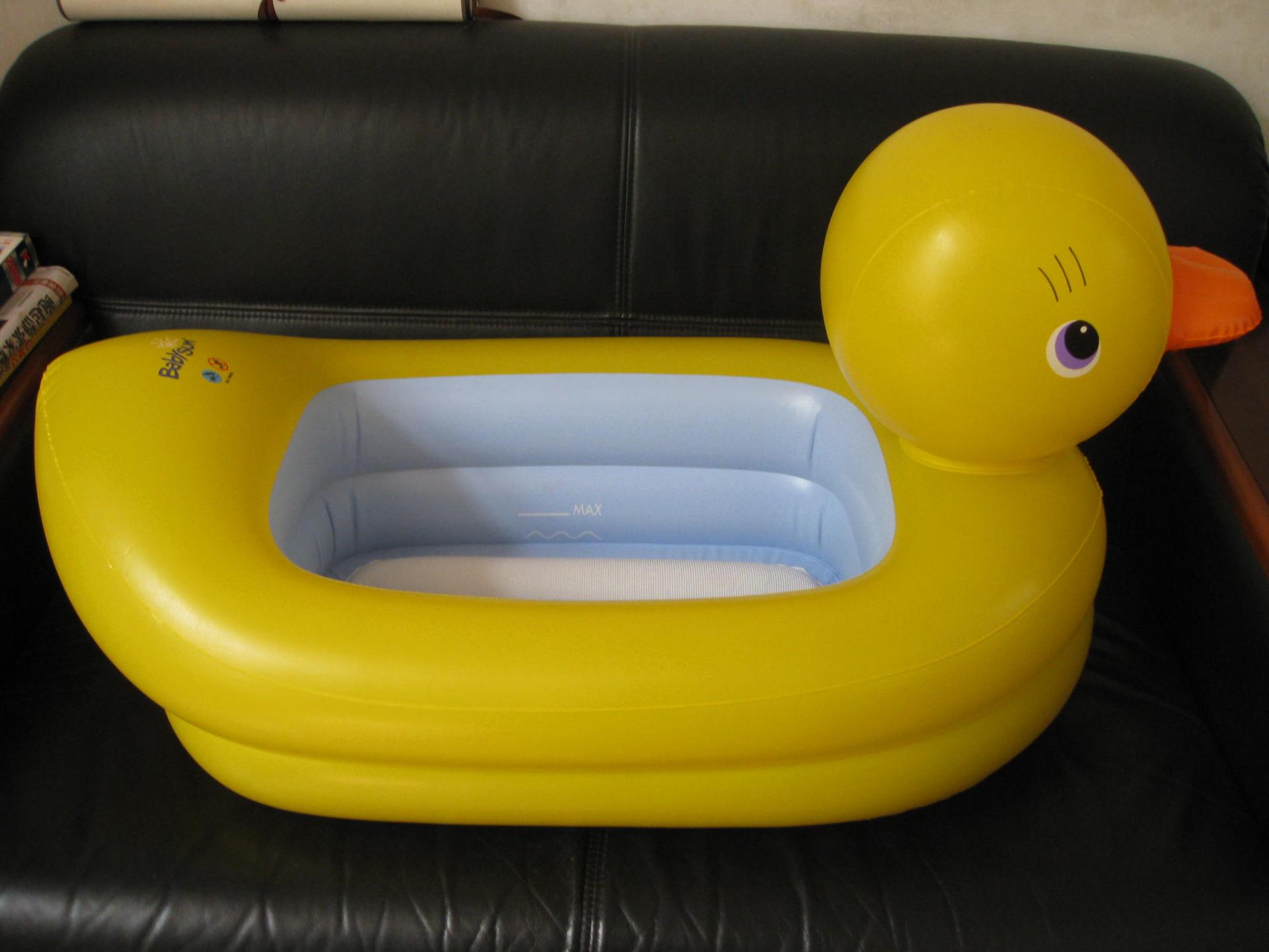Customised  Inflatable PVC Yellow Baby Duck Pool For Taking A Shower In Home
