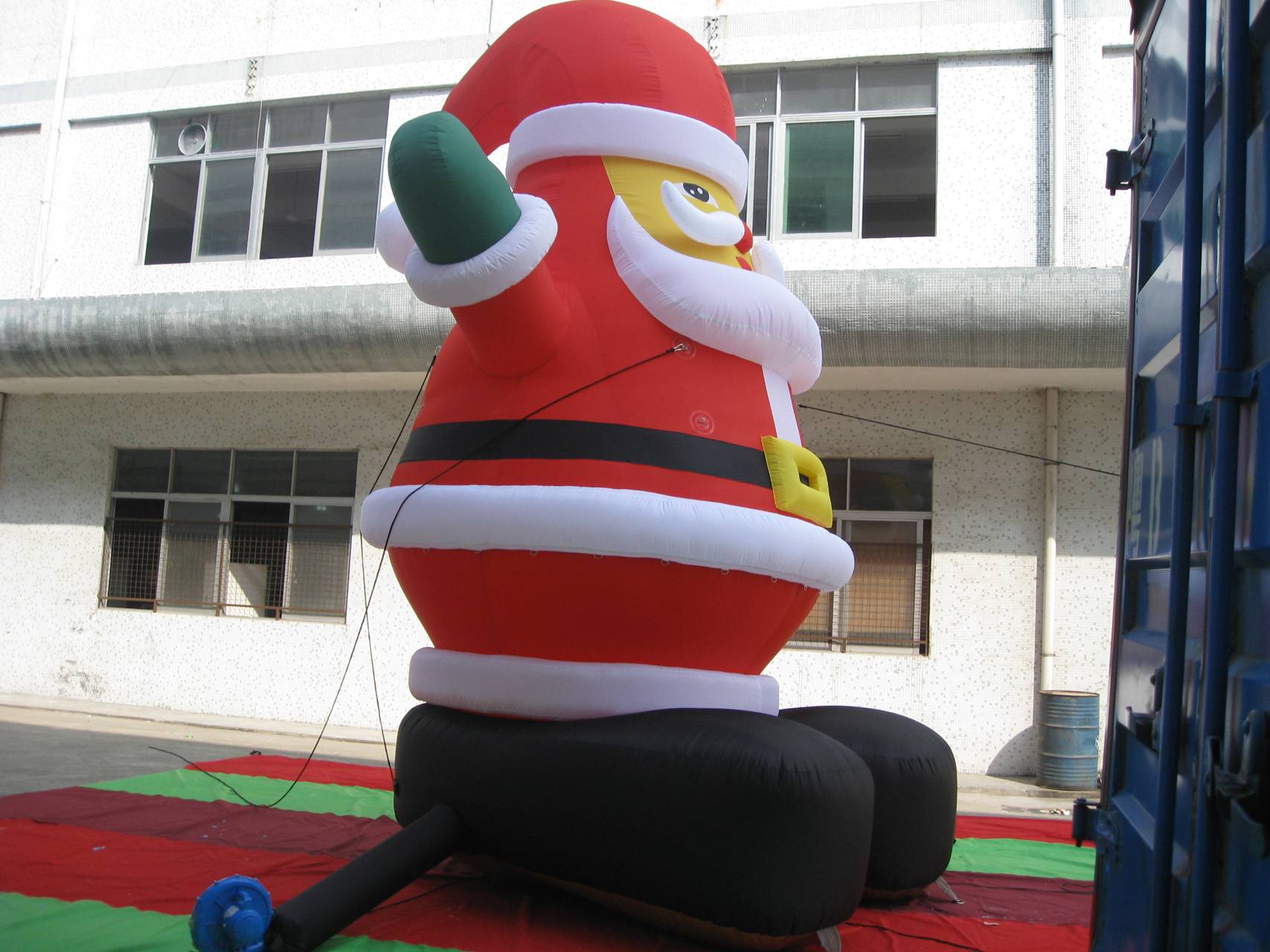 Inflatable Christmas Santas 5M Tall