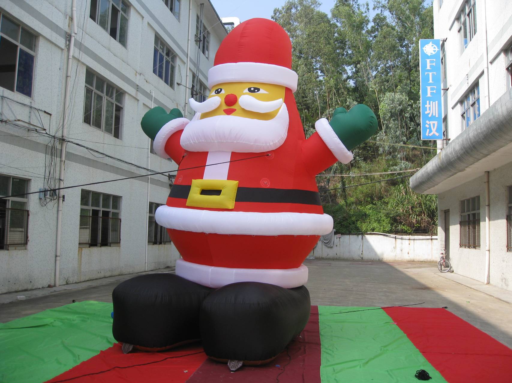 Inflatable Christmas Santas 5M Tall