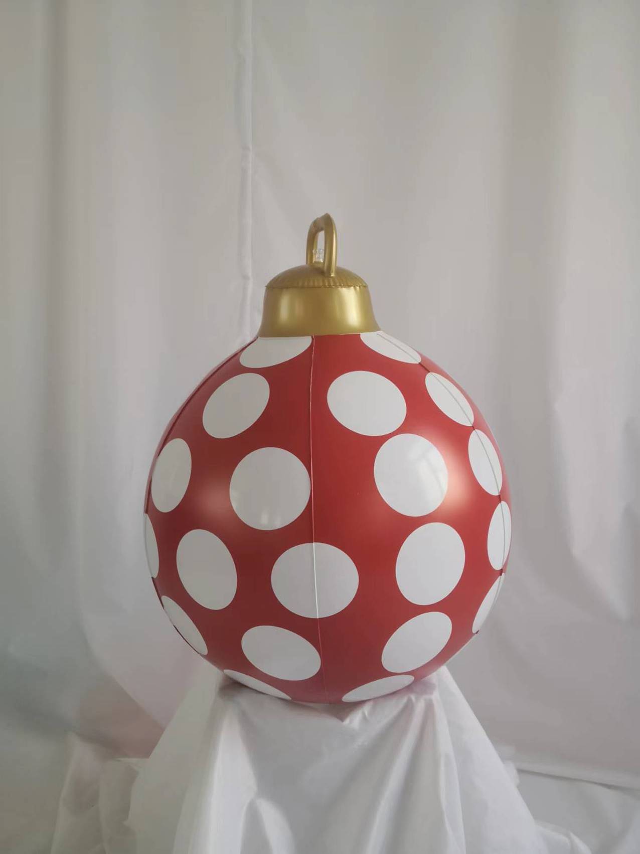 Customised Inflatable Red With White Dots Of Chistmas Decorations Ornament Ball