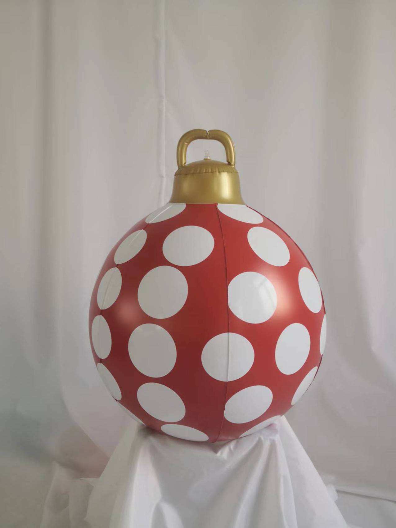 Customised Inflatable Red With White Dots Of Chistmas Decorations Ornament Ball