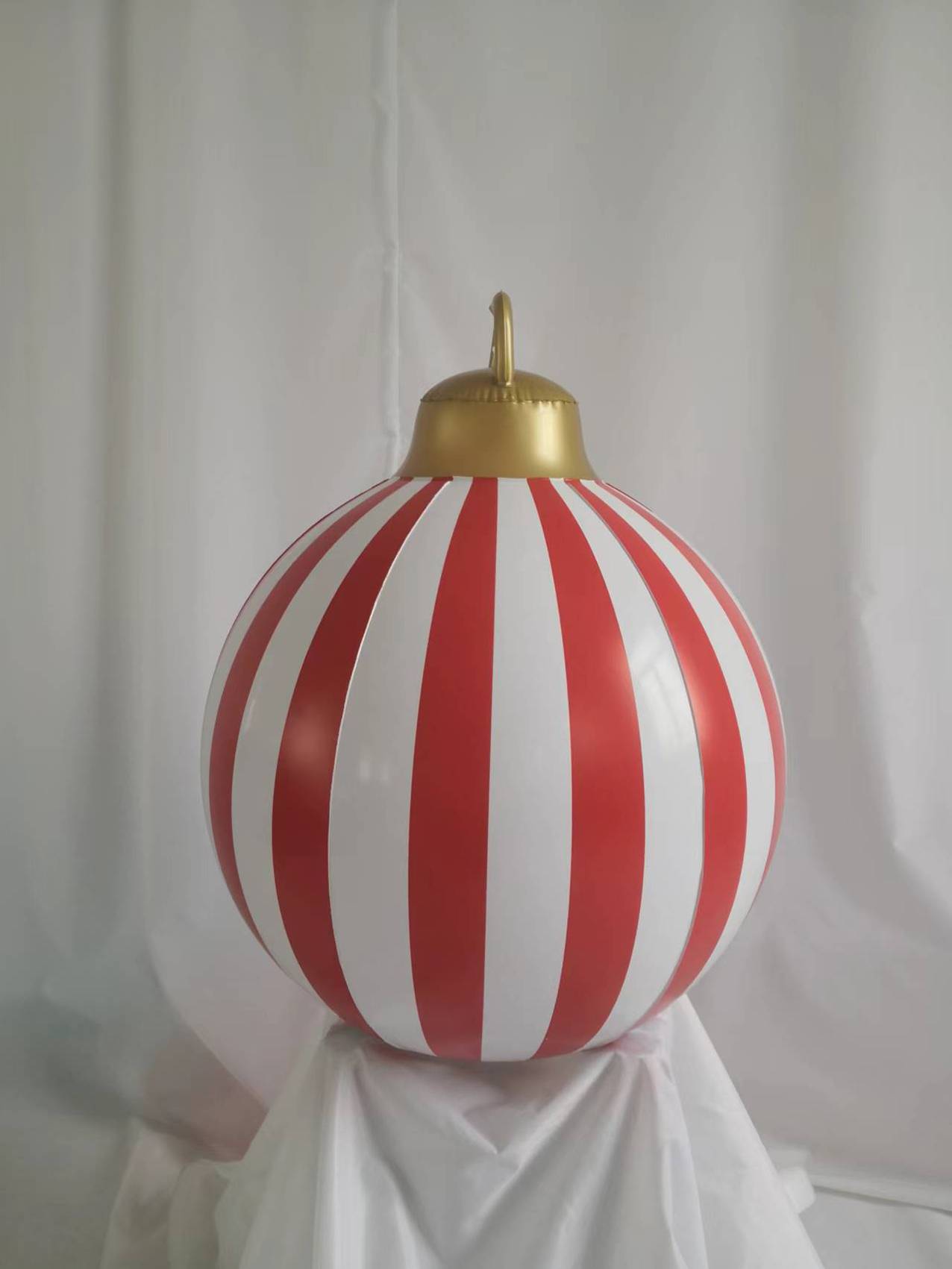 Customised Light Up Inflatable White With Res Stripes Chistmas Ornament Ball