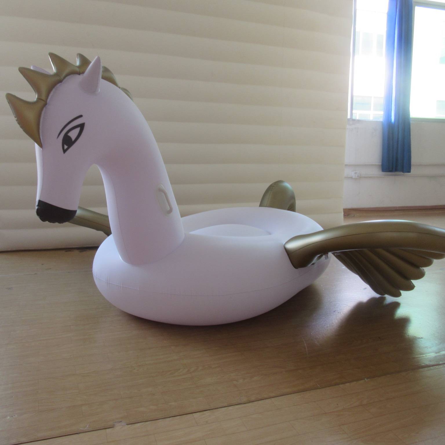 Customised Inflatable Giant Large pegasus Ride On Float For Outdoor Party Water Toys