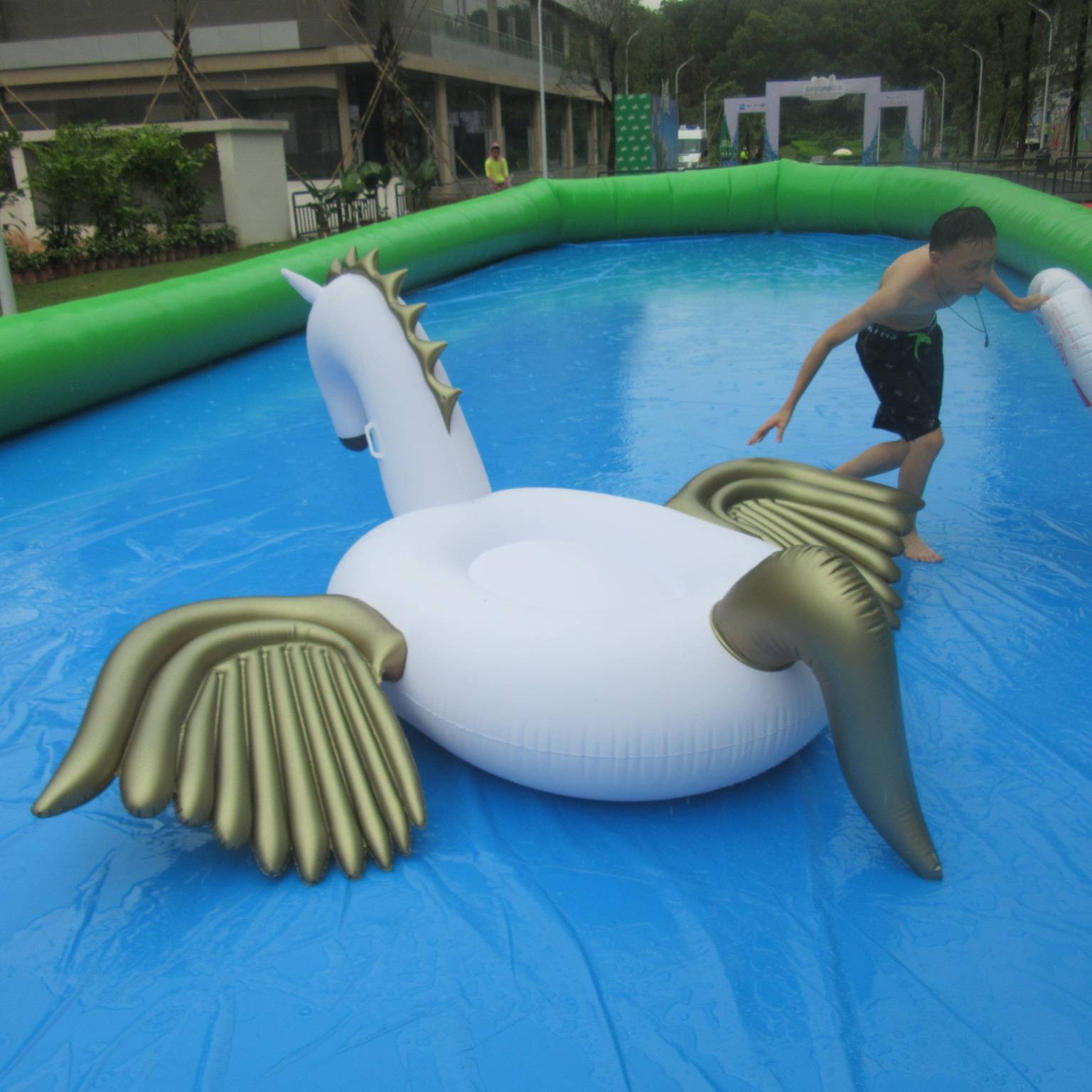 Customised Inflatable Giant Large pegasus Ride On Float For Outdoor Party Water Toys