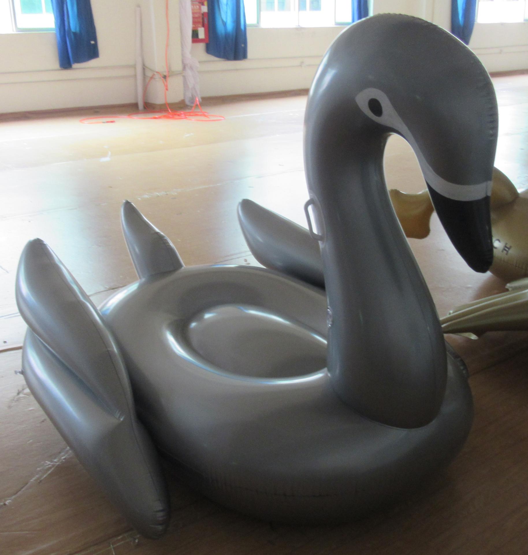 Customised Infaltable Silver Pool Water Floating Swan Balloon Toy For Outdoor Party Water