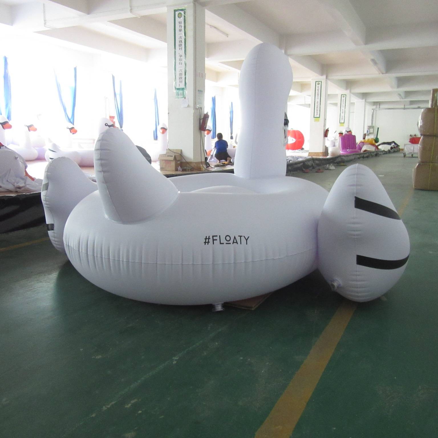 Customised Inflatable Giant Large White Matt Swan Float With Durable Handles For Summer Beach
