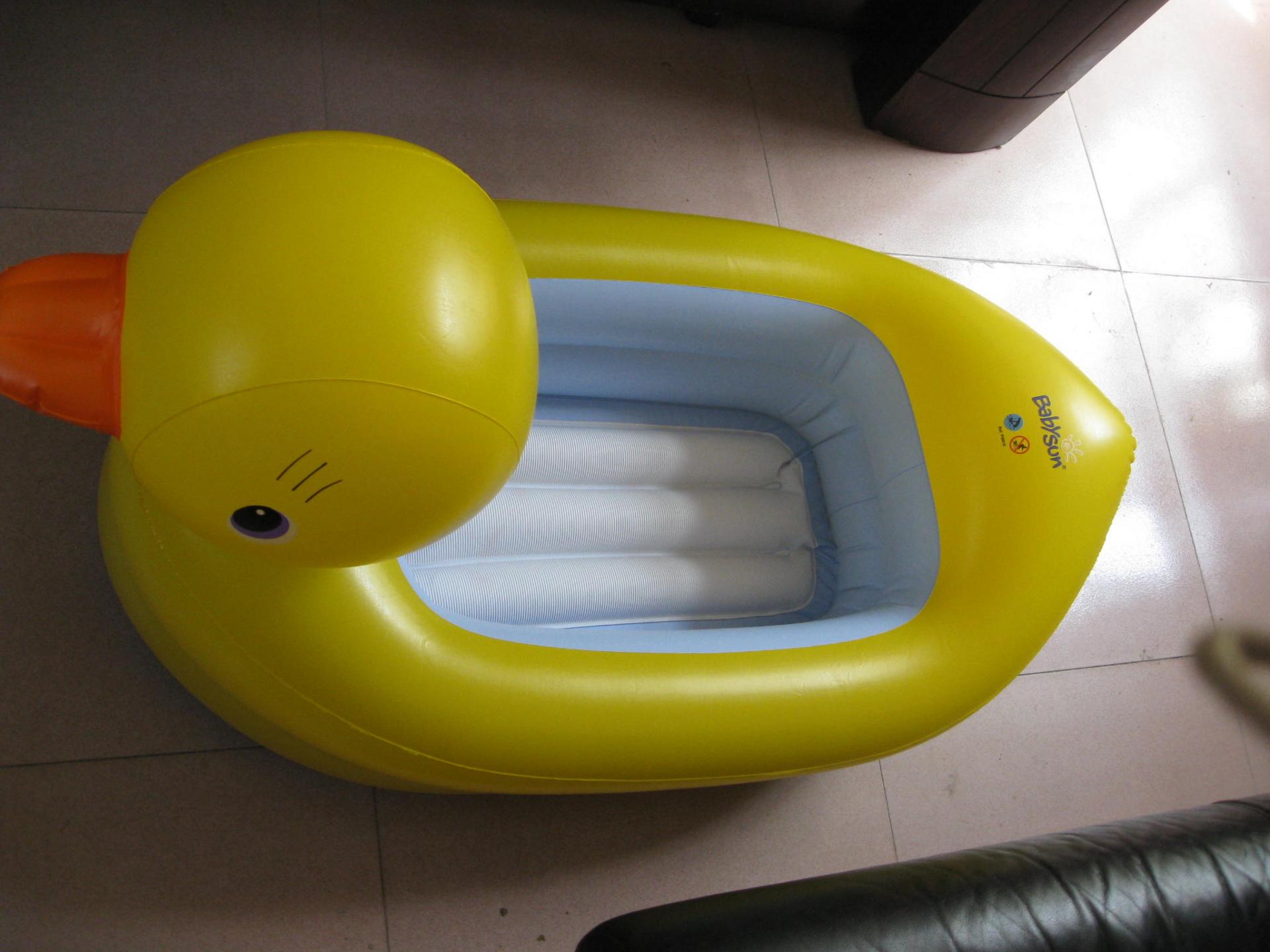 Customised  Inflatable PVC Yellow Baby Duck Pool For Taking A Shower In Home