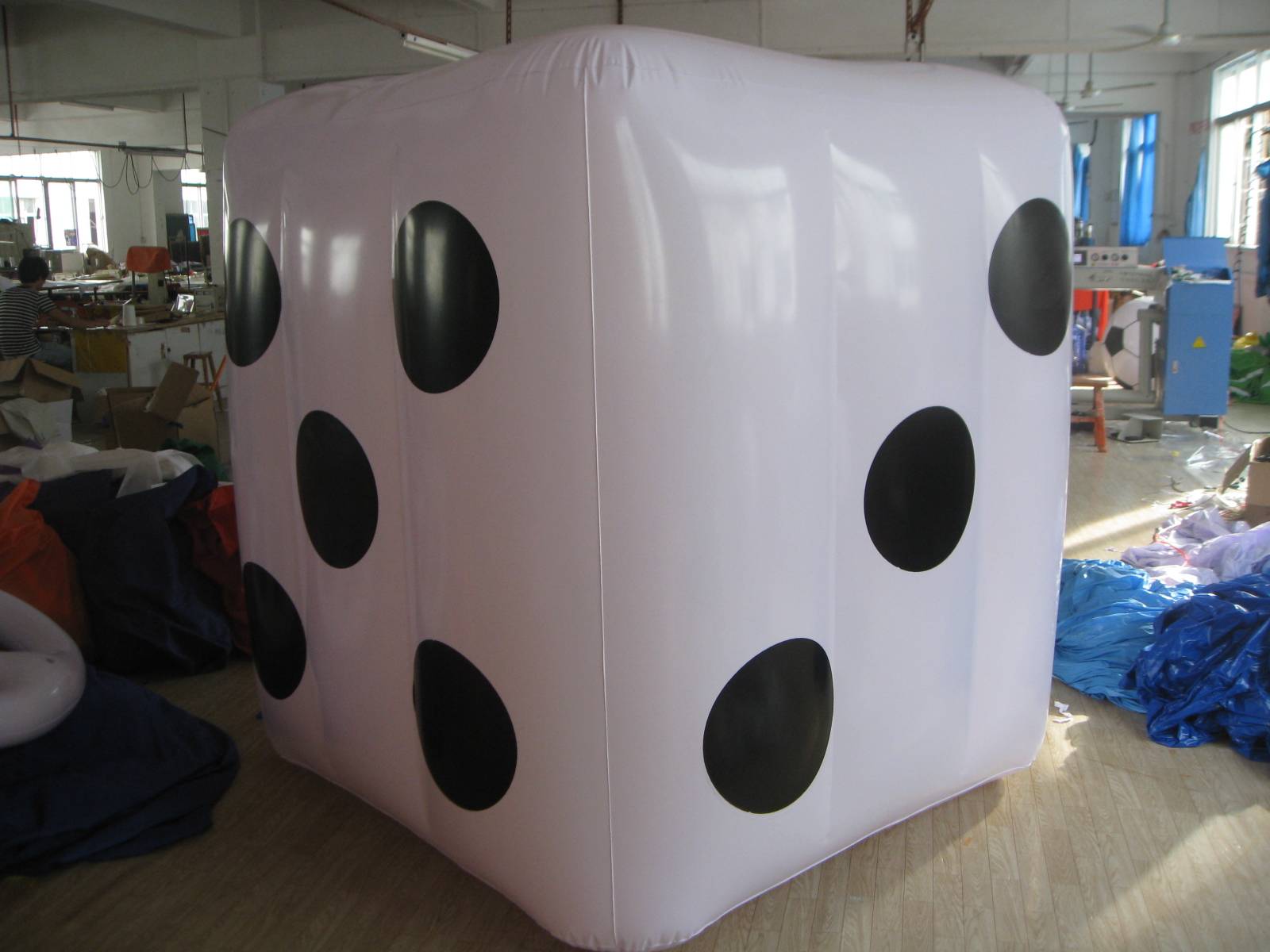 Customised Inflatable Giant Large PVC Cube With Internal Structure For Commercial Occasion