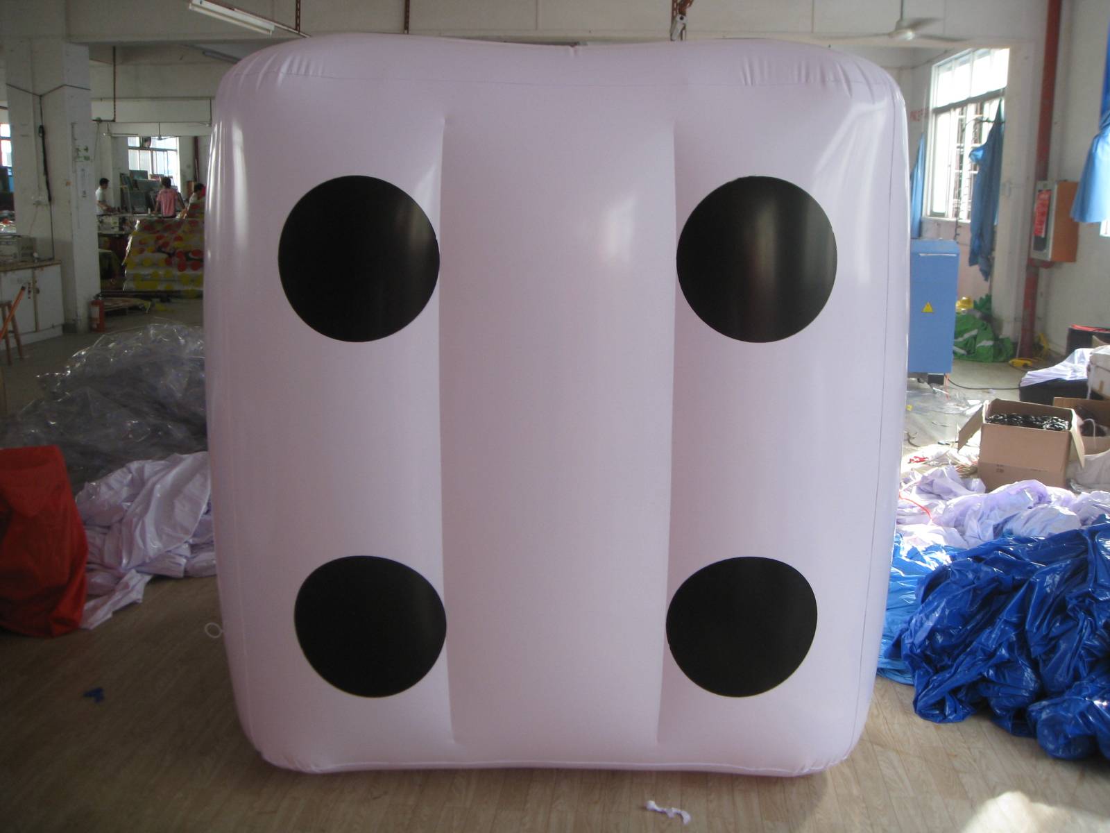 Customised Inflatable Giant Large PVC Cube With Internal Structure For Commercial Occasion