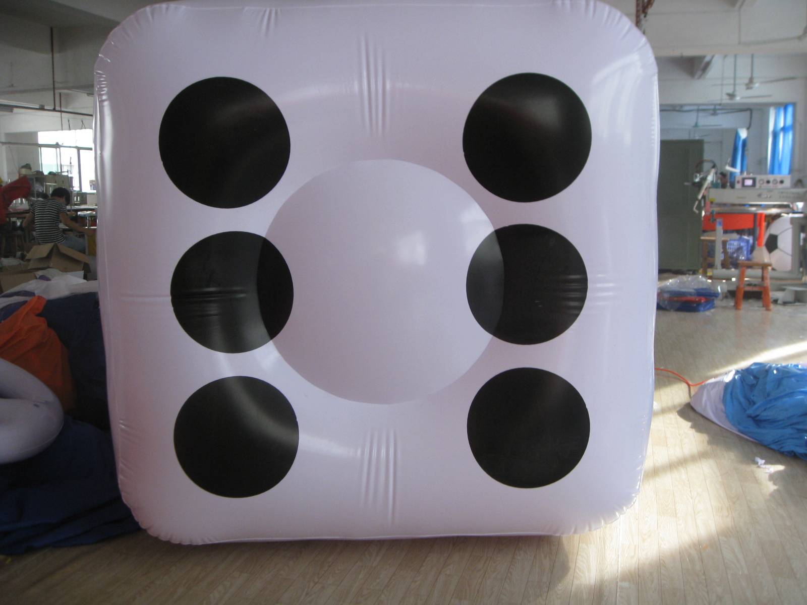 Customised Inflatable Giant Large PVC Cube With Internal Structure For Commercial Occasion