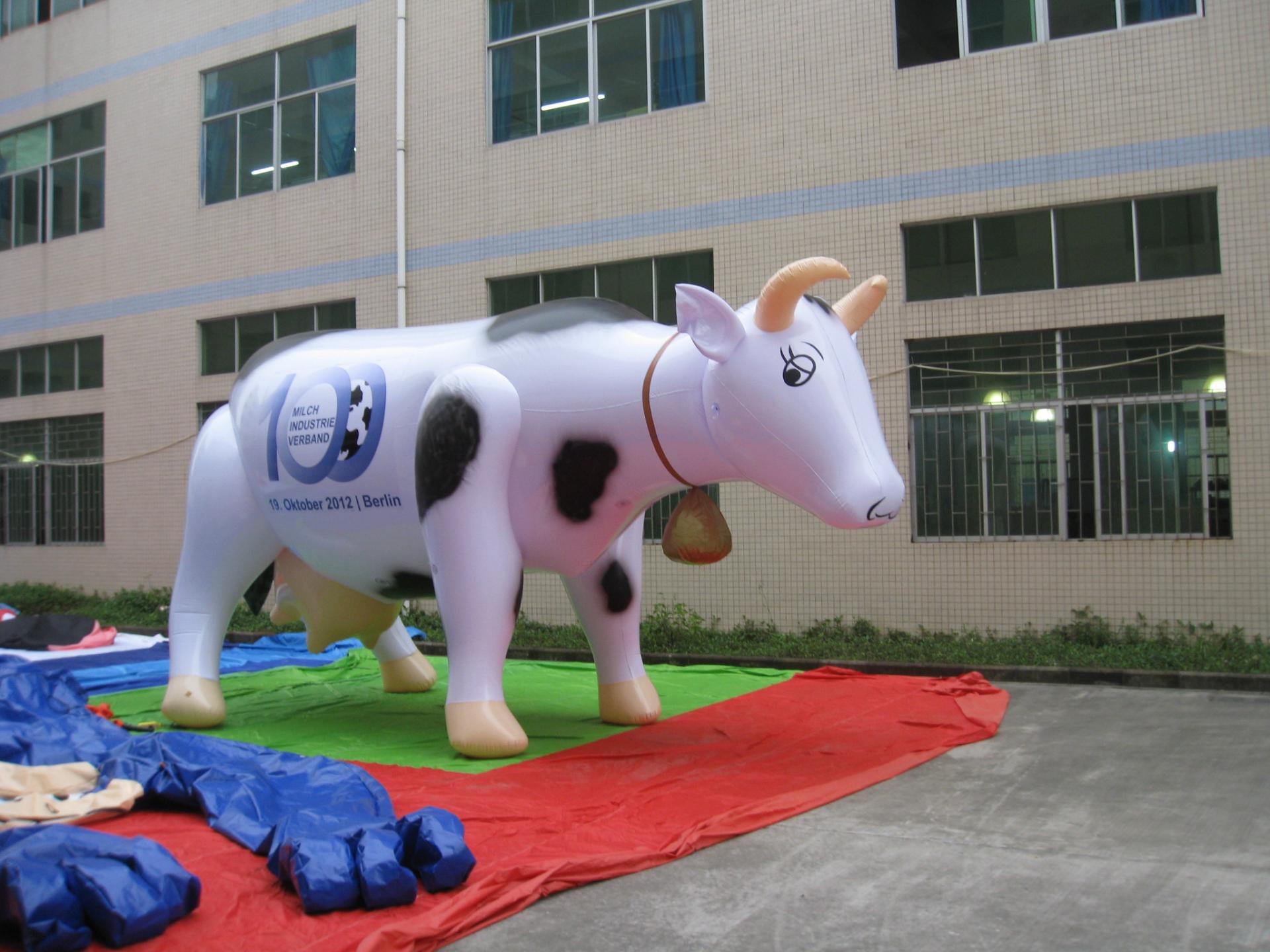 Customised Inflatable PVC Sealed Airtight Giant Large Cow For Advertising, Trade Showing