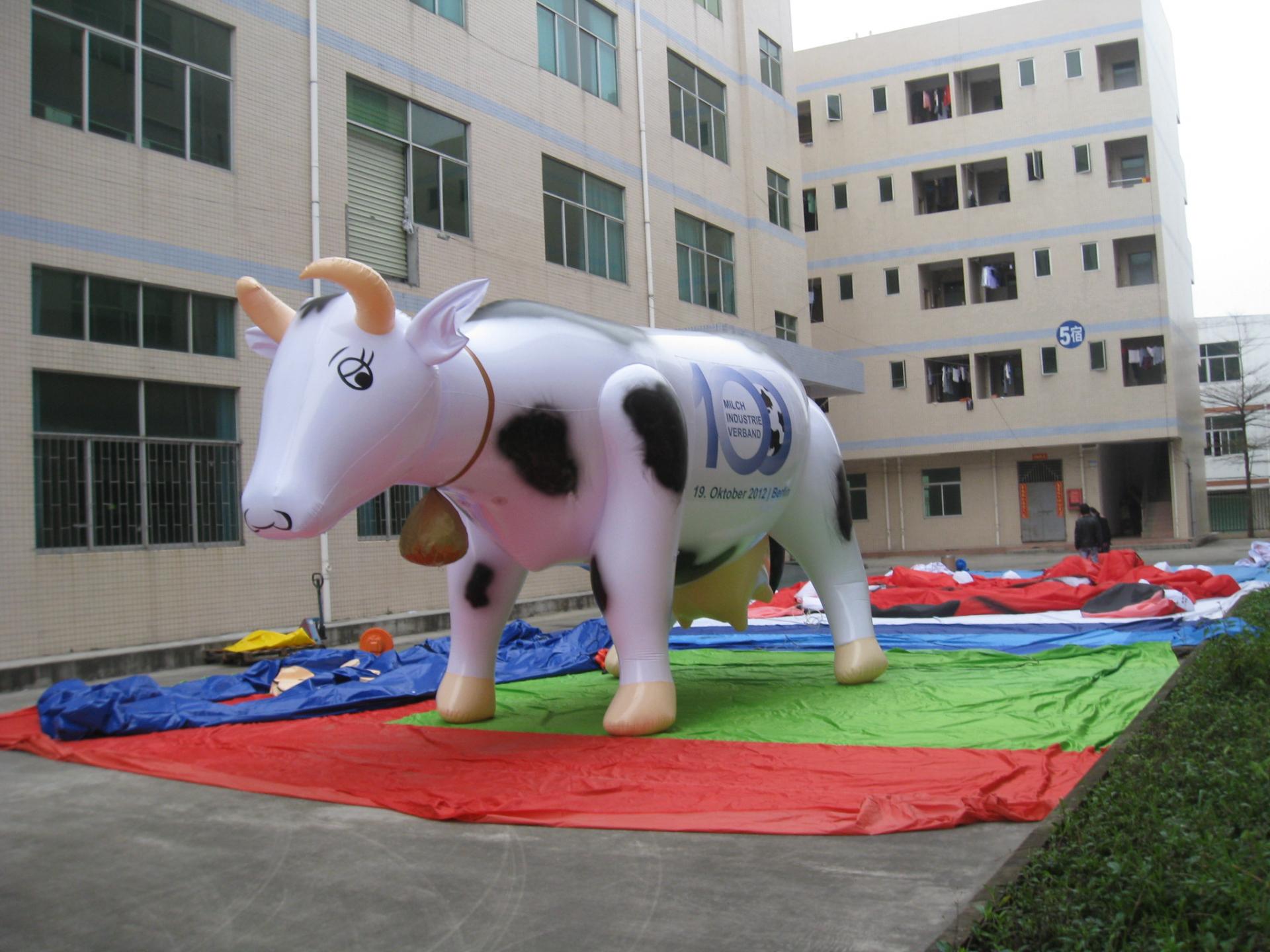 Customised Inflatable PVC Sealed Airtight Giant Large Cow For Advertising, Trade Showing