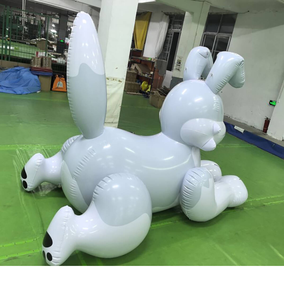 Customized Inflatable Gery Siver Cat Character With Reinforced Stressed Section Seams On Back Yard
