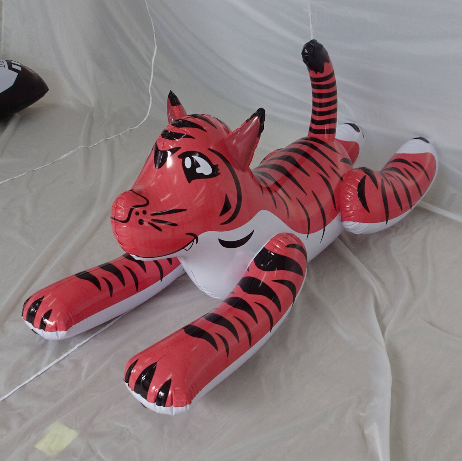 Custom make Inflatable Odm/Oem Sealed Tiger Animal Cartoon Figure Toy For Decors