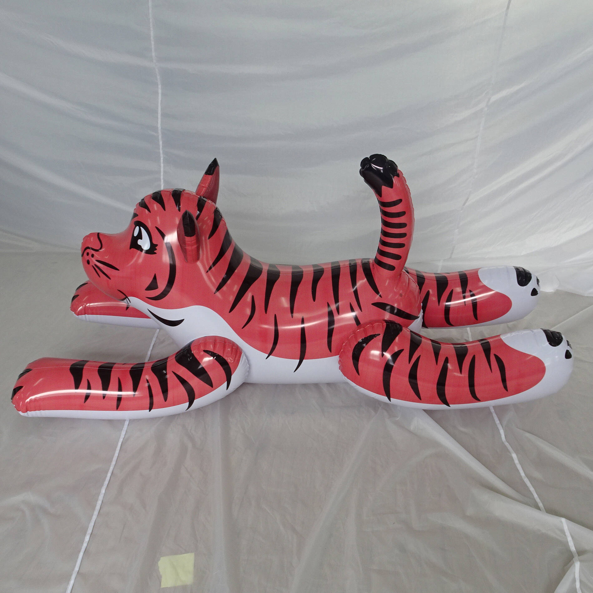 Custom make Inflatable Odm/Oem Sealed Tiger Animal Cartoon Figure Toy For Decors