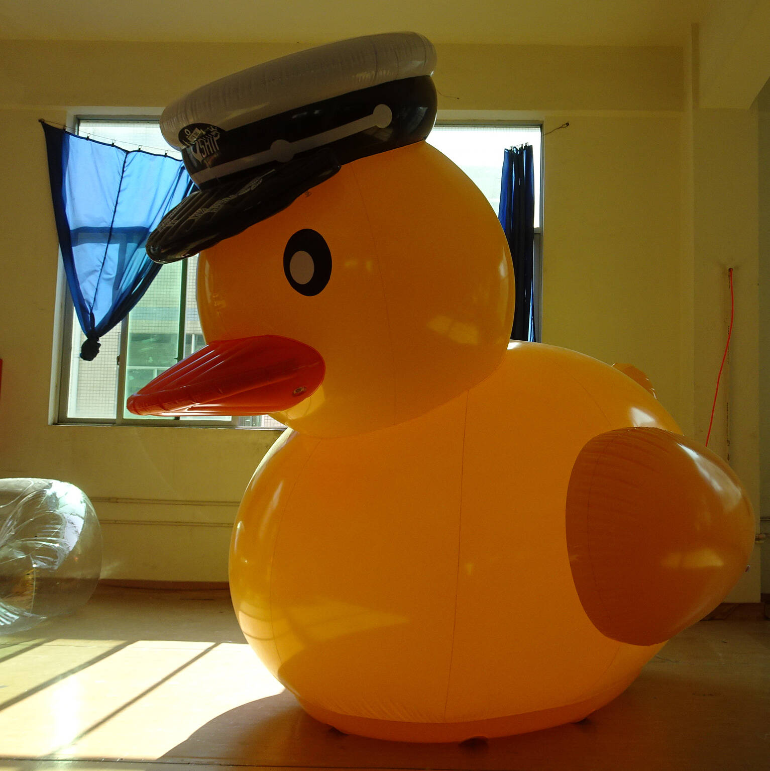 Customized Inflatable Giant PVC Pliceman Duck With Hat For Advertisings