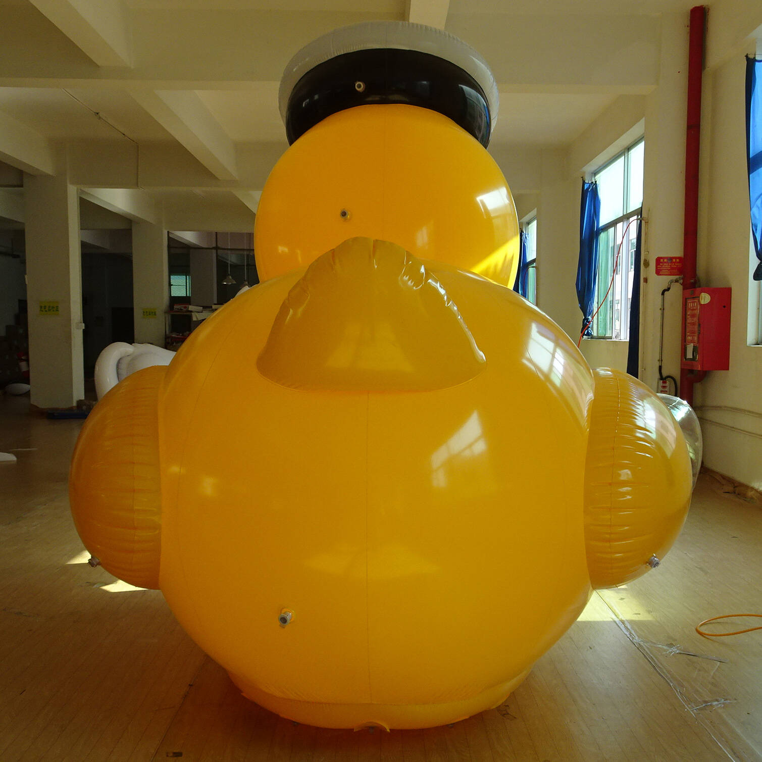 Customized Inflatable Giant PVC Pliceman Duck With Hat For Advertisings