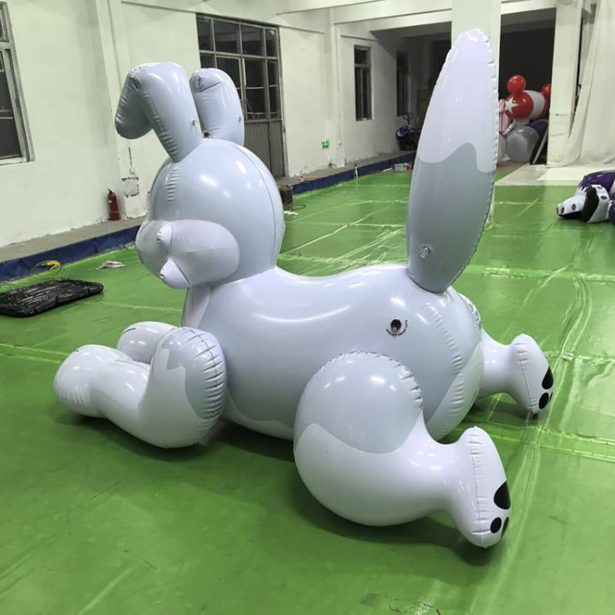 Customized Inflatable Gery Siver Cat Character With Reinforced Stressed Section Seams On Back Yard