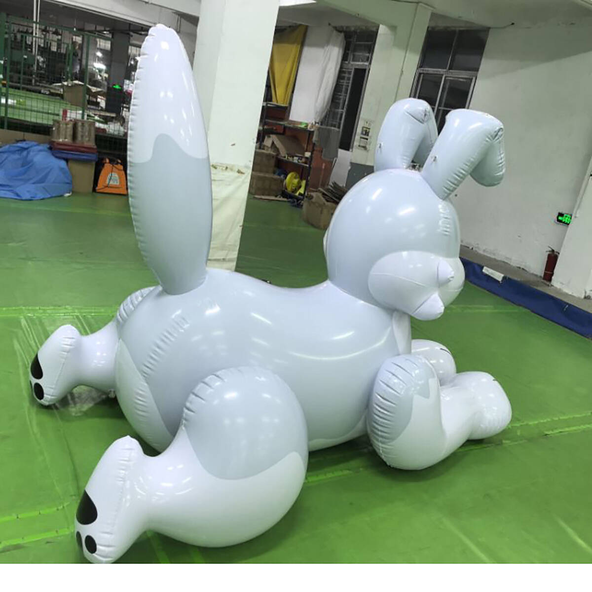 Customized Inflatable Gery Siver Cat Character With Reinforced Stressed Section Seams On Back Yard